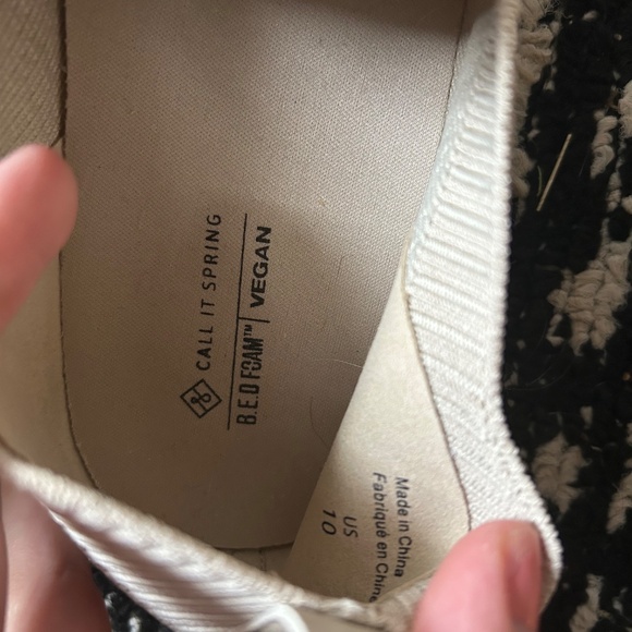 Spring Cream Pull On Shoes - Picture 2 of 3